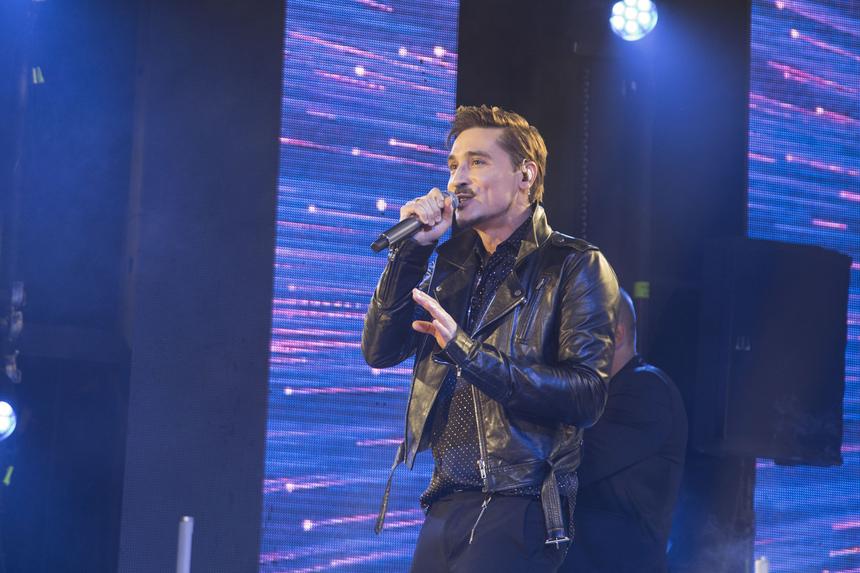 Неделю на антибиотиках: Диму Билана договорились поставить на ноги к 20 октября