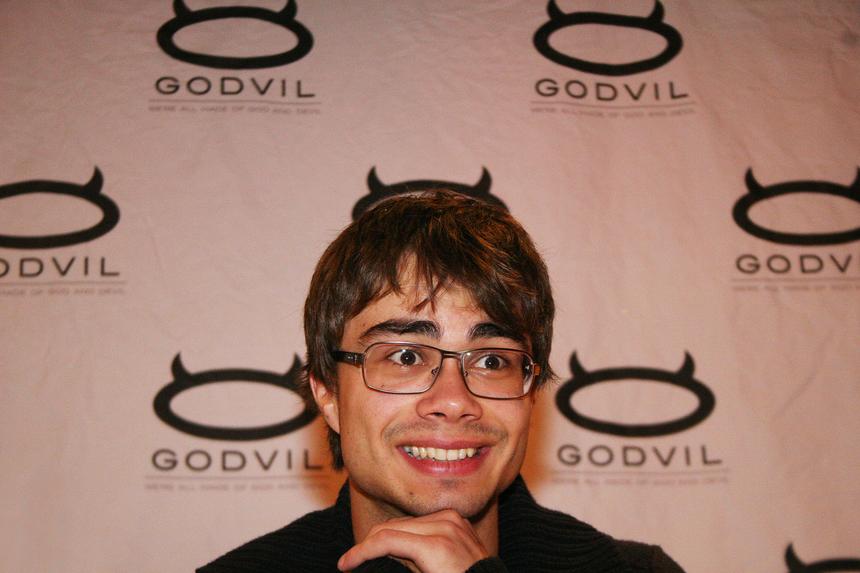 Юрист перечислила три действия, при помощи которых Рыбак может защититься от назойливой фанатки