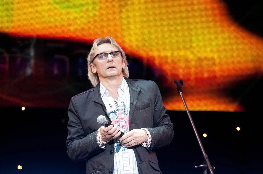 Вынужден жить на съемной квартире в одиночестве: певца Сергея Беликова выгнали из дома