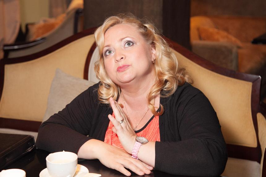 «Тут тебе джакузи, тут золотая клетка»: Светлана Пермякова о жизни с богатым мужчиной