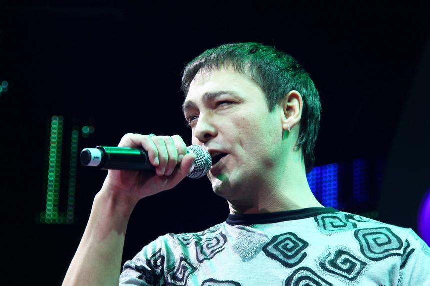 «На Юрочке бабки зарабатывают»: фанаты Шатунова в ужасе от концерта, посвященного его памяти