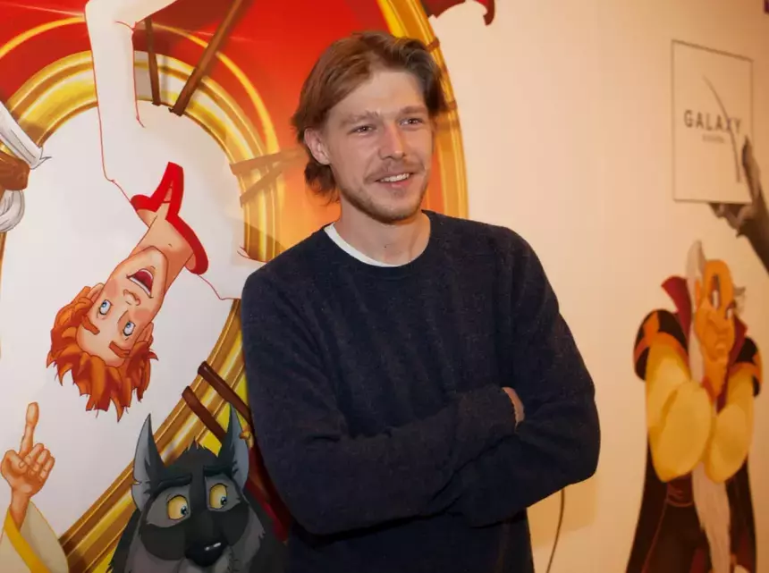 Больше не одинок: американская жена Ефремова переехала в его дом