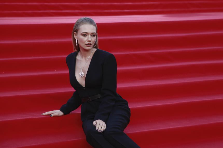 36-летняя актриса Оксана Акиньшина отпраздновала вместе с детьми Хэллоуин