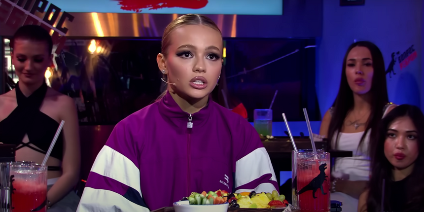 «Парализовало все тело»: мама блогера Вали Карнавал перенесла инсульт