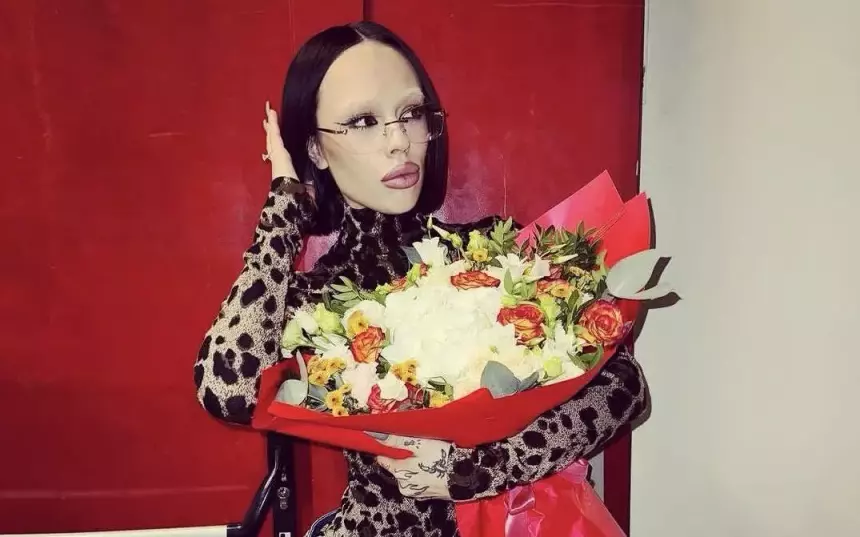 Певица INSTASAMKA захотела поставить себе памятник в Тюменской области