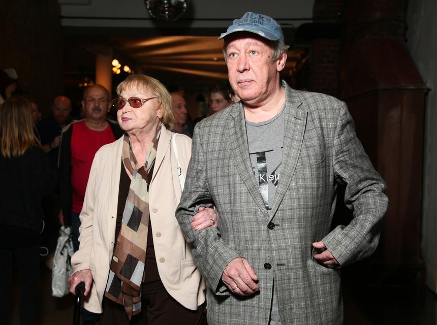 Осужденный актер Михаил Ефремов получит на юбилей стопку писем и вафельный торт