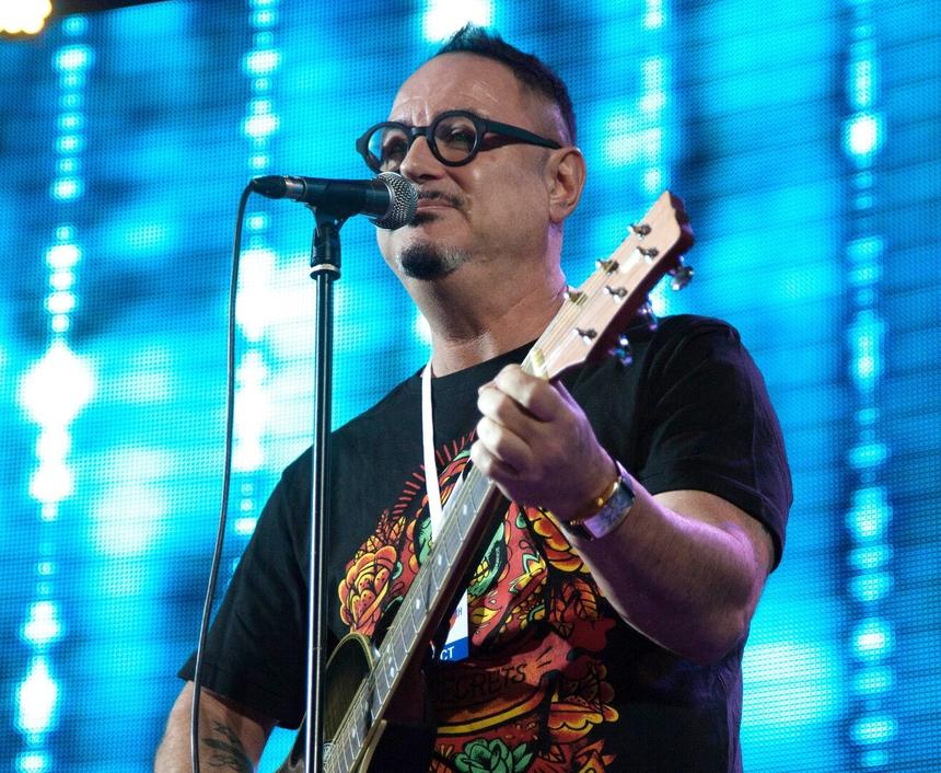 Хирург рассказал, были ли пластические операции у певца Максима Леонидова