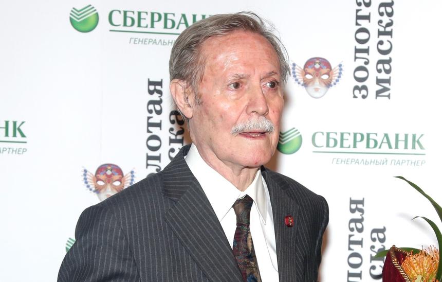 Был госпитализирован с инсультом: худруку Малого театра Юрию Соломину становится лучше