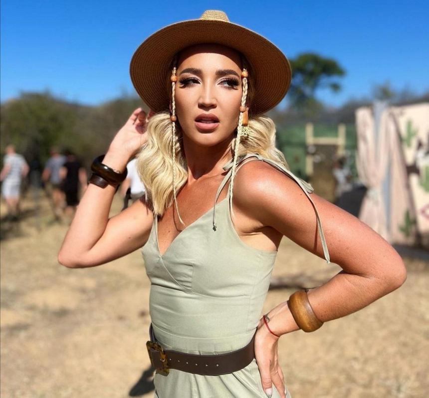 37-летняя певица Ольга Бузова попросила ребенка у богини плодородия в Китае