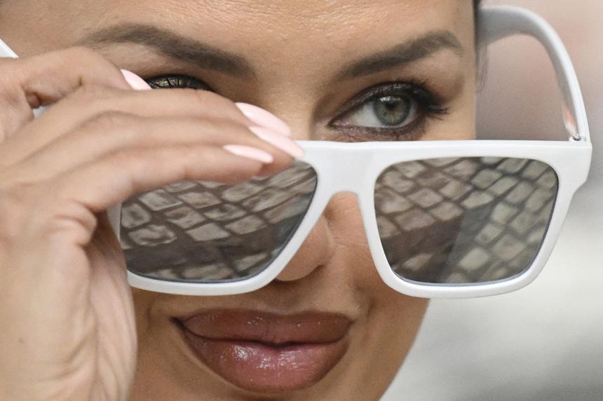 Боня сообщила, что хотела после операции выглядеть как на фото в возрасте 6 лет