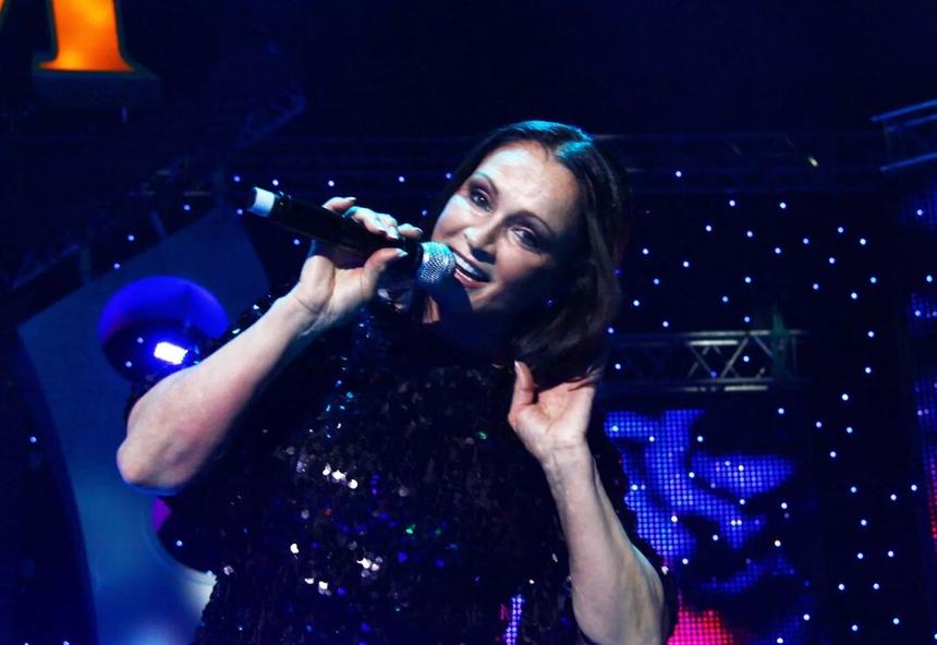 Российские олигархи захотели видеть на своих корпоративах Софию Ротару