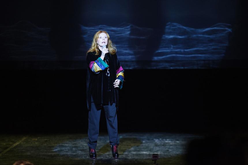 Была обескуражена: что вдова режиссера Фоменко сказала Кларе Новиковой на могиле покойного супруга