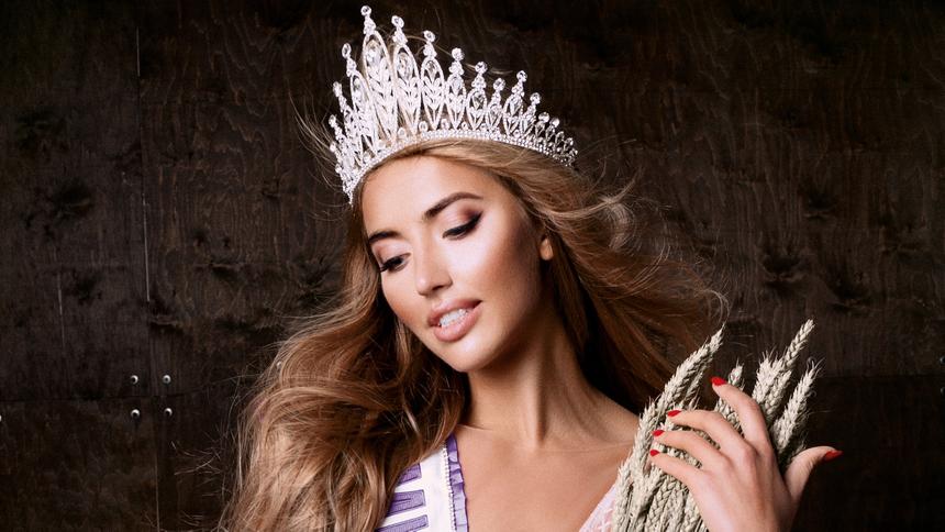 Baza: «Мисс Москва» Семеренко заплатила мошеннику 1 млн за корону «Мисс мира»