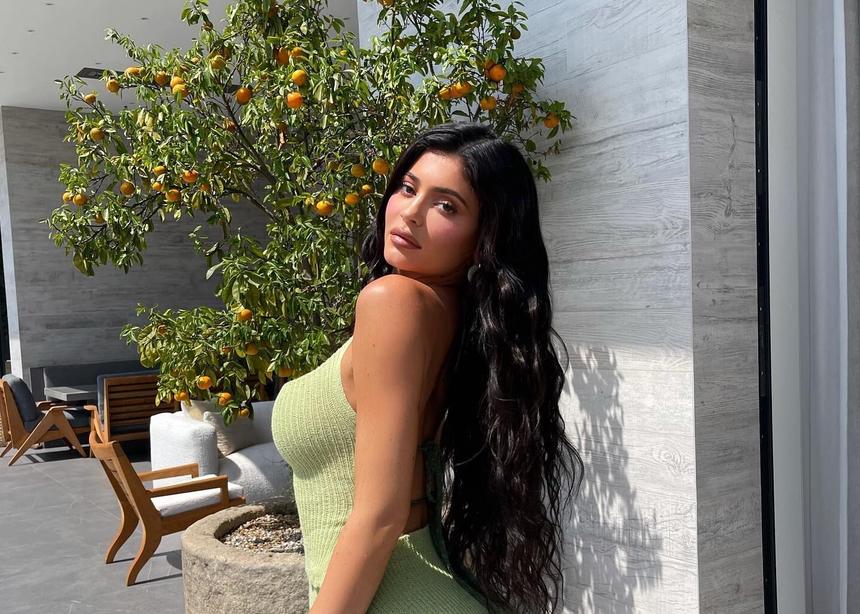 «Пытались задрать мне юбку»: Кайли Дженнер рассказала о пережитых в детстве домогательствах