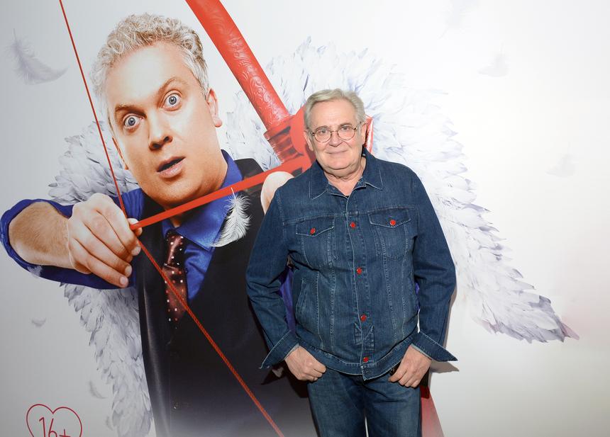 Выступает в костюме банана: как сейчас живет актер Юрий Стоянов