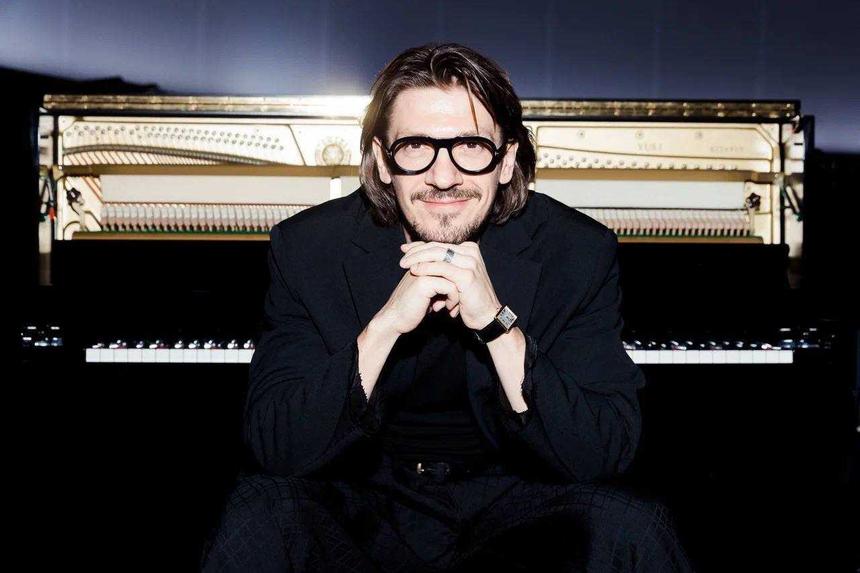 «Мне хотелось сделать классику понятной для людей»: Леонид Овруцкий о музыке, группе «Кватро» и отцовстве