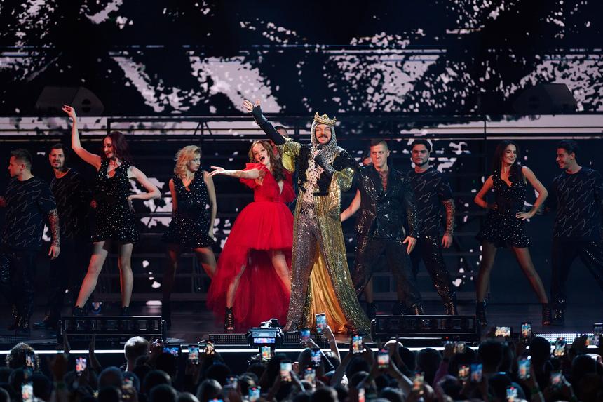 «Да будет хайп!»: Новая премия «Русской Медиагруппы» взорвала многотысячный зал