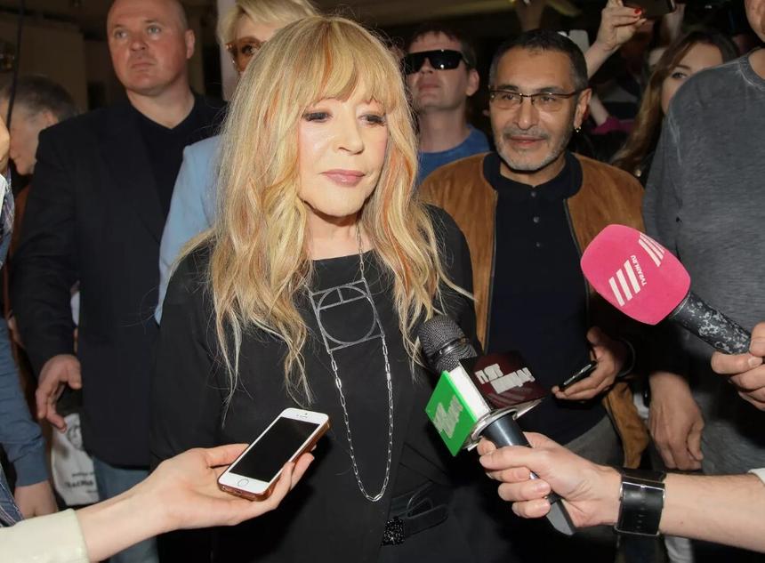 В Сети появилась петиция с просьбой записать новогоднее обращение Пугачевой