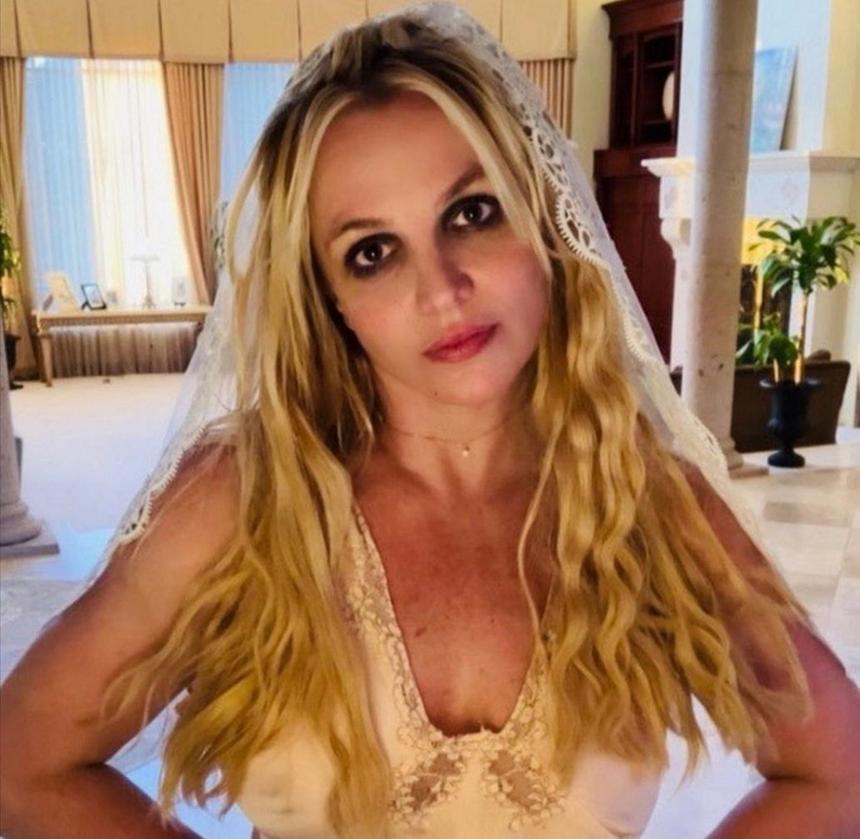 В США  заметили 71-летнего отца Бритни Спирс в инвалидной коляске после ампутации