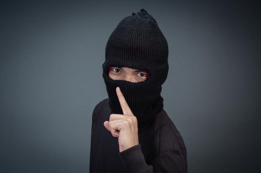 В Бурятии аферисты угрожали расправой школьнице и ее матери