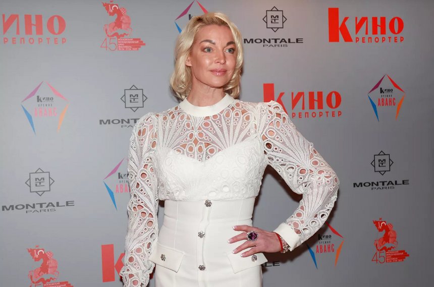 Исхудавшую Анастасию Волочкову заметили в клинике пластической хирургии