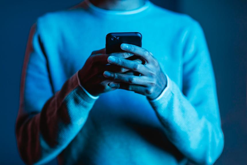 Классический развод: как телефонные мошенники массово обворовывают детей и стариков