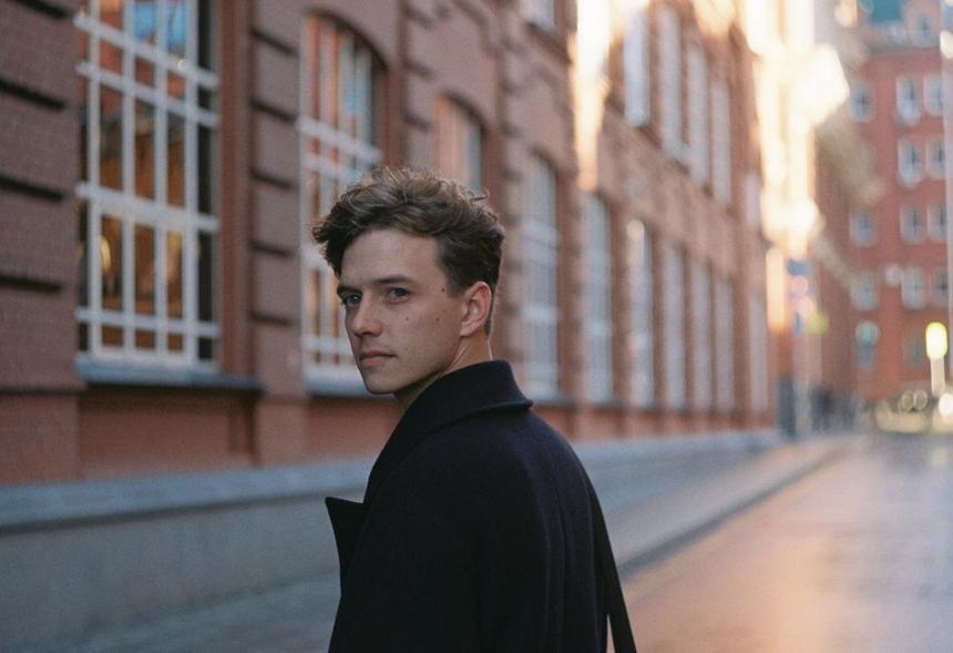 «Критика будет всегда»: актер Андрей Гальченко об изнанке профессии, кино и Любови Толкалиной