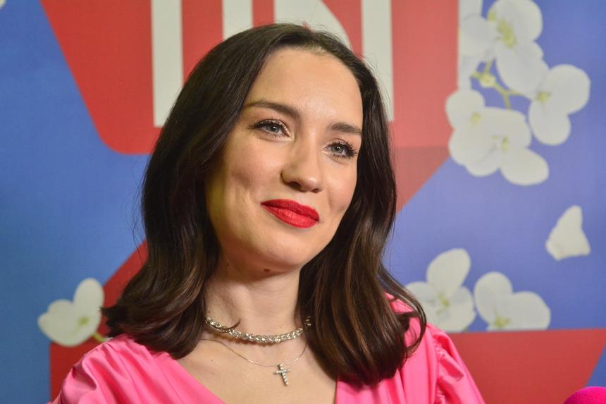 Виктория Дайнеко пожаловалась на соседей по дому: «Портят жизнь мне и дочери»