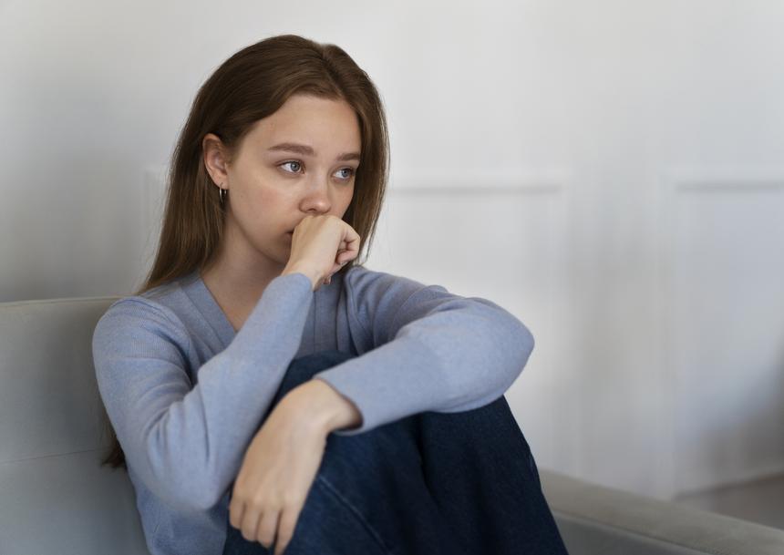 Воспользовались ее беспомощностью: двое мужчин накачали наркотиками девочку и надругались над ней