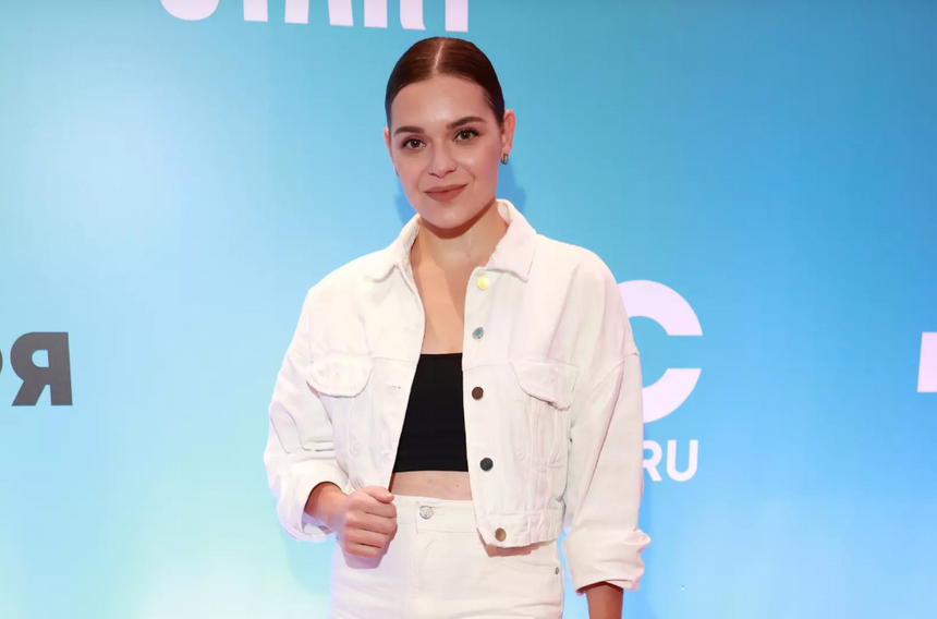 Фигуристка Аделина Сотникова привела на ледовое шоу годовалого сына