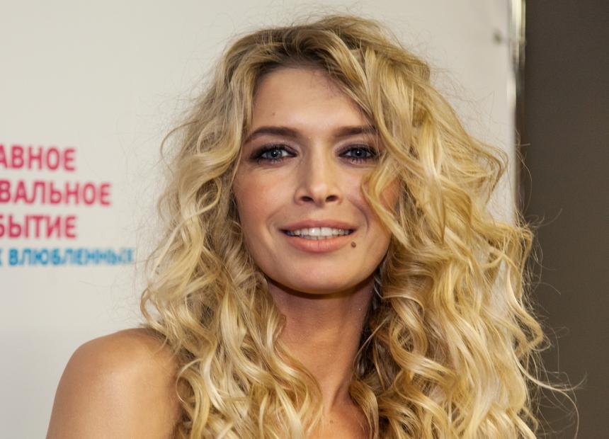 Выглядит старше своего возраста: Вера Брежнева опубликовала новое фото с 14-летней дочерью