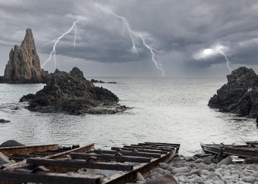 Предположительно, яхта разбилась, а сам он утонул: российский путешественник Титов пропал без вести