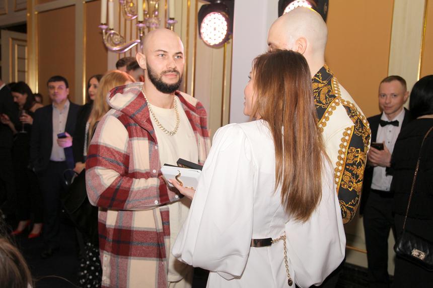 Участвовавший в «голой» вечеринке Джиган нашел нужным уехать из России с семьей