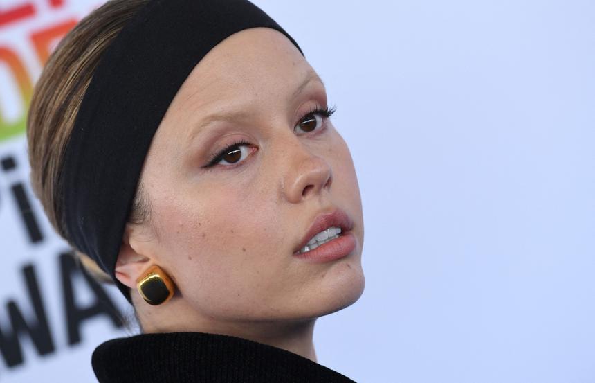 Звезду хоррора «Х» Мию Гот обвинили в физическом насилии