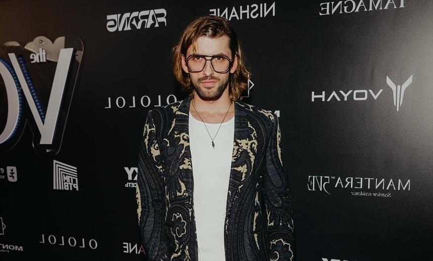 Звездный стилист Александр Данилов прокомментировал прически блондинок Ксении Собчак и Ренаты Литвиновой