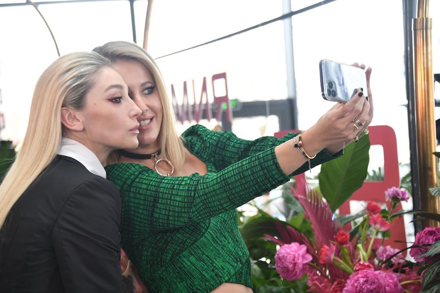 Настя Ивлеева вернулась в Москву и продолжила разгребать проблемы после «голой» вечеринки