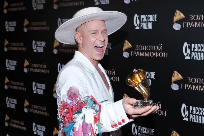 Митя Фомин решил признаться, что завидует попавшим на эстраду через постель