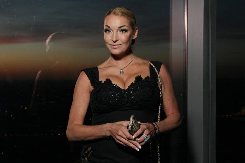 Волочкова объяснила неадекватное поведение в аэропорту желанием сделать реверанс