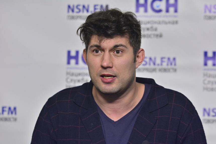 «Все на нее переписывает»: сын Алибасова отреагировал на свадьбу отца с помощницей