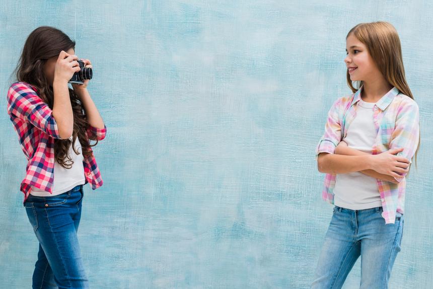 Школьница сняла обнаженную младшую сестру на телефон и стала фигуранткой уголовного дела