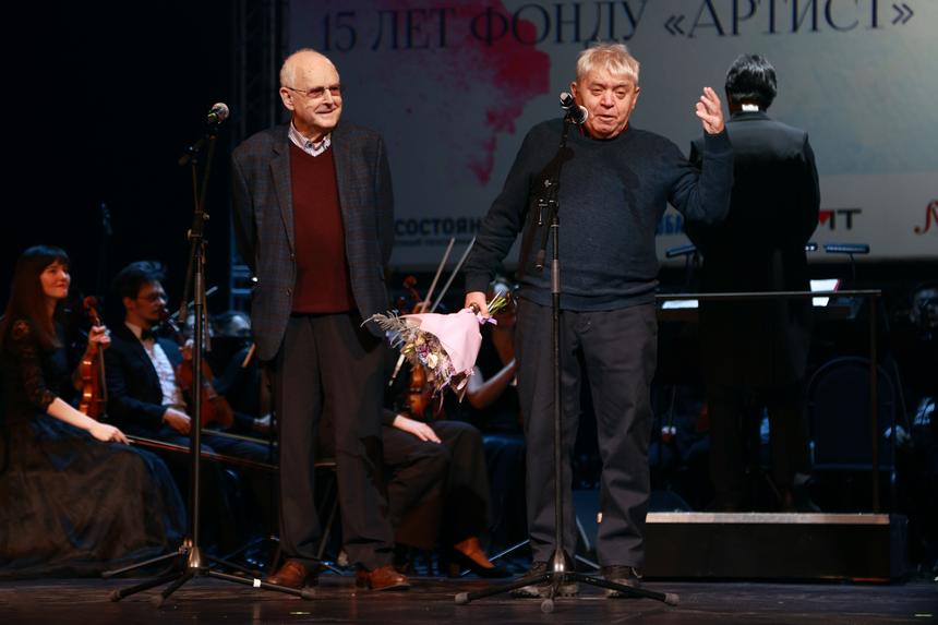 Александр Гельман (справа)