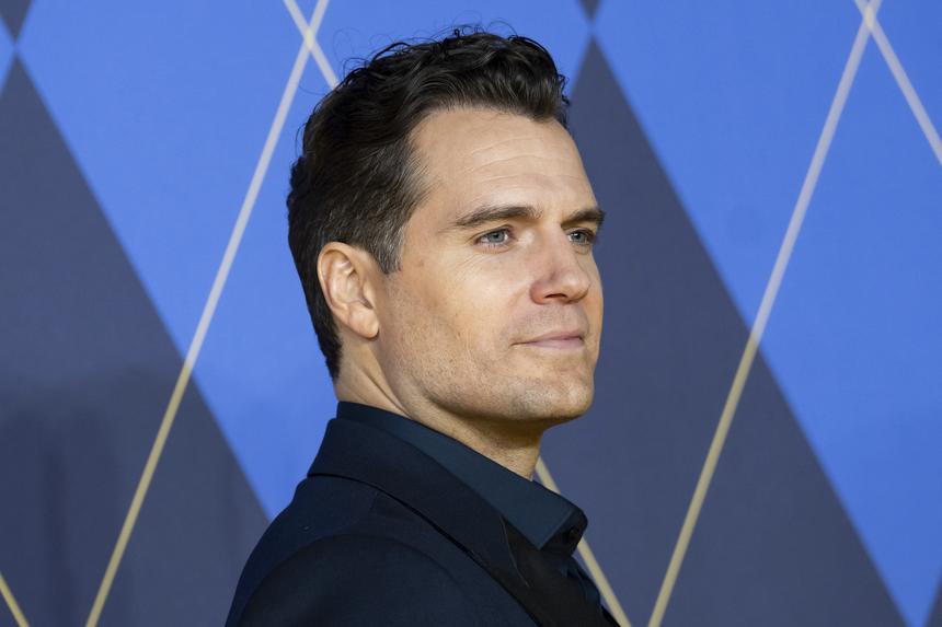 Генри Кавилл выразил недовольство постельными сценами в кино