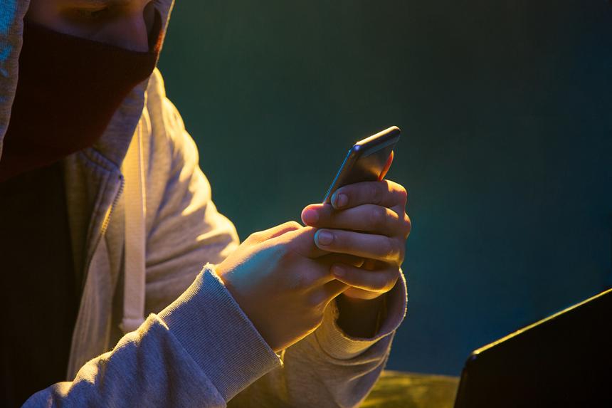 Мошенники похитили 7 млн рублей у преподавательницы МГИМО