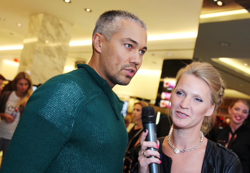 Пачка чипсов: стилиста Рогова раскритиковали за необычную сумку