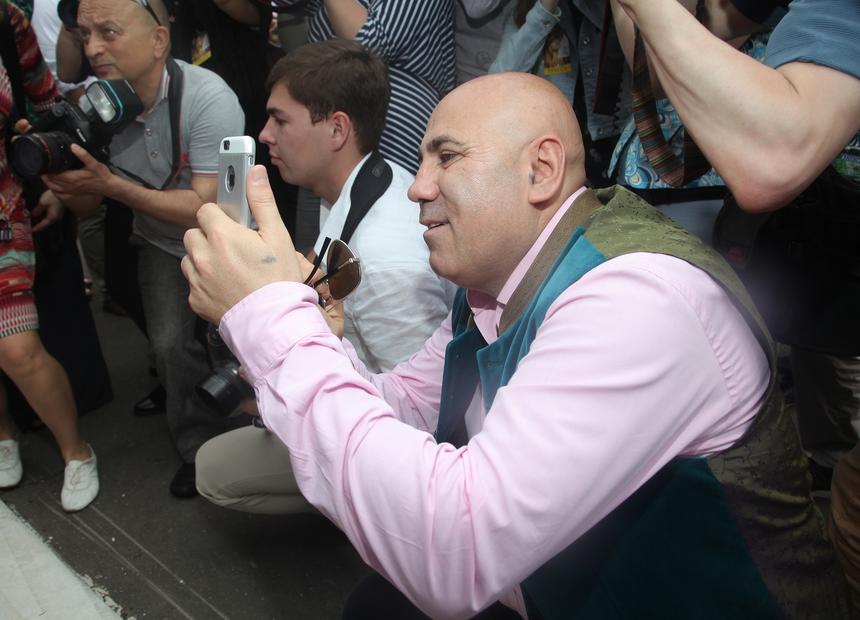 «Дедушка с бабушкой чудят»: Пригожин снялся с Валерией и бывшей женой в обнимку