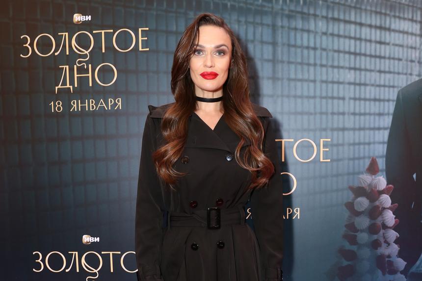 SHOT: Алена Водонаева вышла в слезах после оглашения приговора Кириллу Суханову