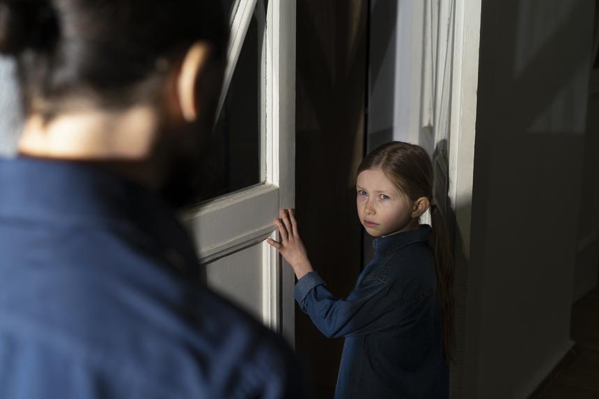 «Смысл его жизни — уничтожить меня и ребенка»: история россиянки, чью дочь экс-муж угрожает пустить на фарш