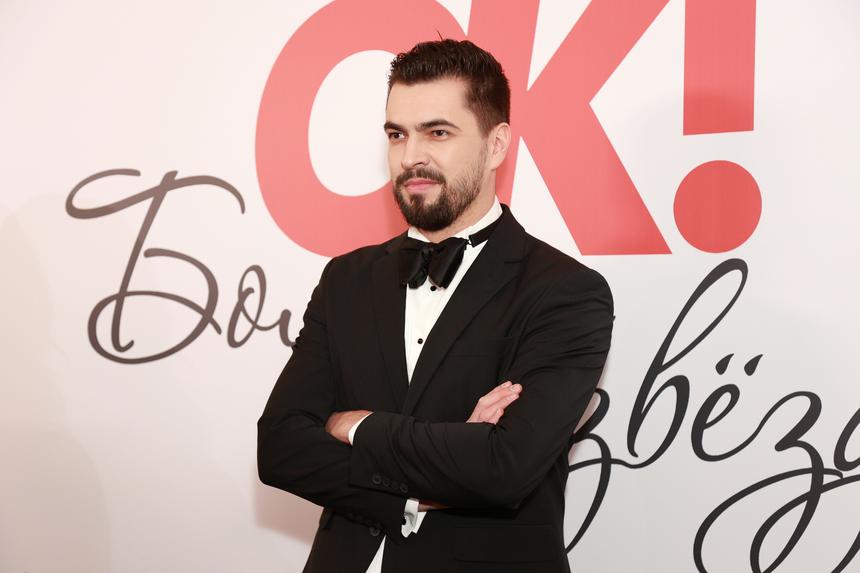 Ведущий Вячеслав Макаров стал похож на Киркорова в пятом сезоне шоу «Маска»