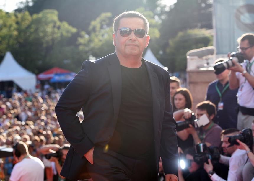 «Я был коротко стриженный, а там все длинноволосые»: Расторгуев заявил, что Матвиенко не брал его в ансамбль