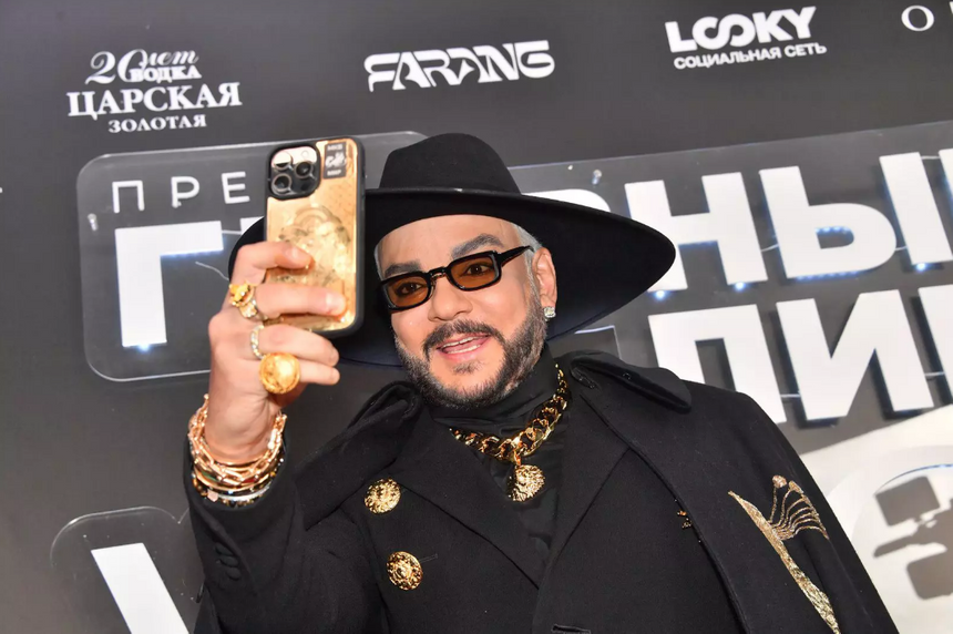 «Смотреть не будем, позор»: россияне возмущены появлением Киркорова в шоу «Маска»